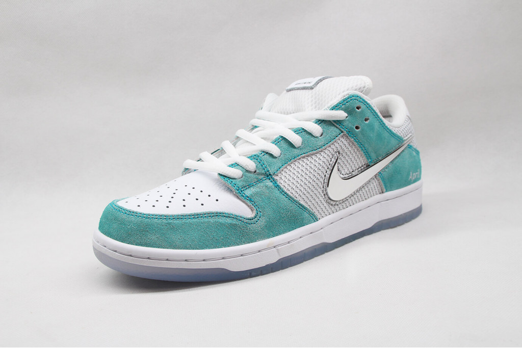 sb dunk low april skateboards