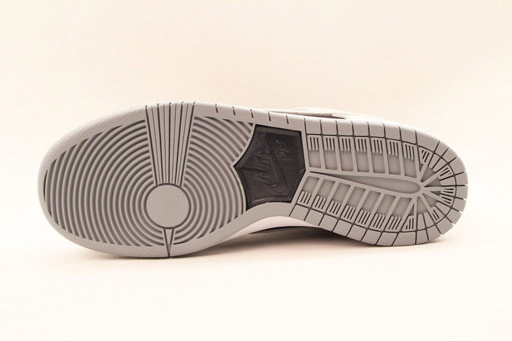 sb dunk low black wolf grey white